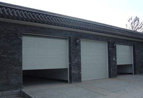 車庫(kù)門(mén)