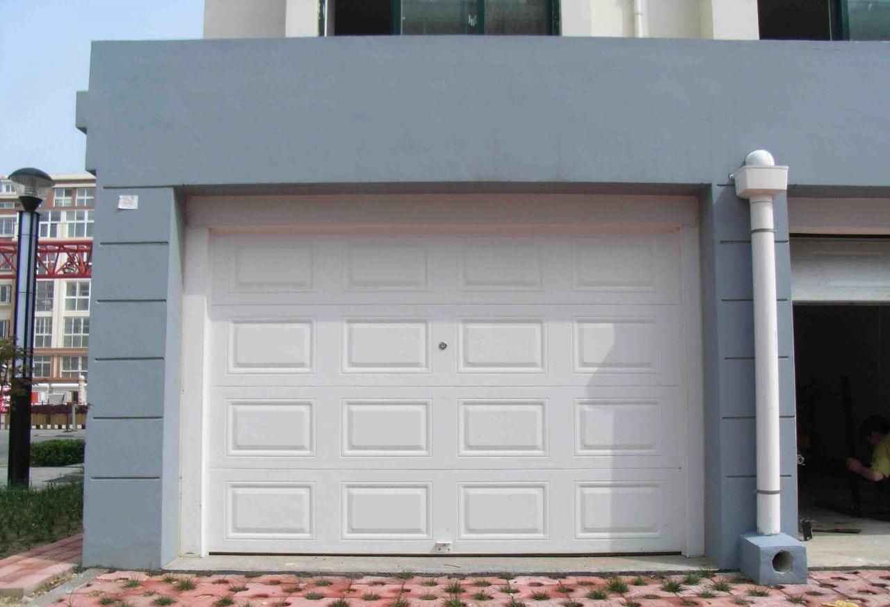 車庫(kù)門(mén)